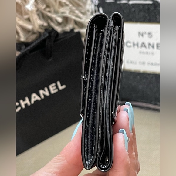 🎬COA⭐️CHANEL Patent Leather Mini CC Trifold Wallet w/BOX & 🛍️BAG⭐️💯Authentic - Picture 6 of 17